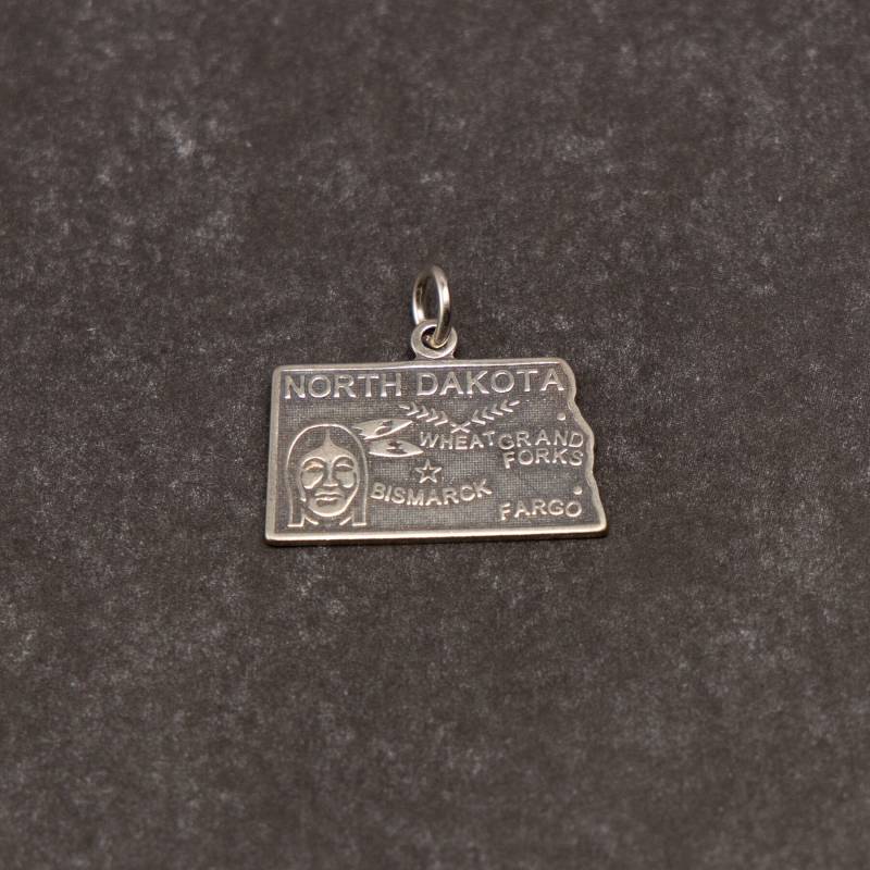 sterling Silber Bundesstaat North Dakota Anhänger Für Bettelarmband sterling Silber Bundesstaat North Dakota Anhänger Für Bettelarmband von CloudcroftTrading