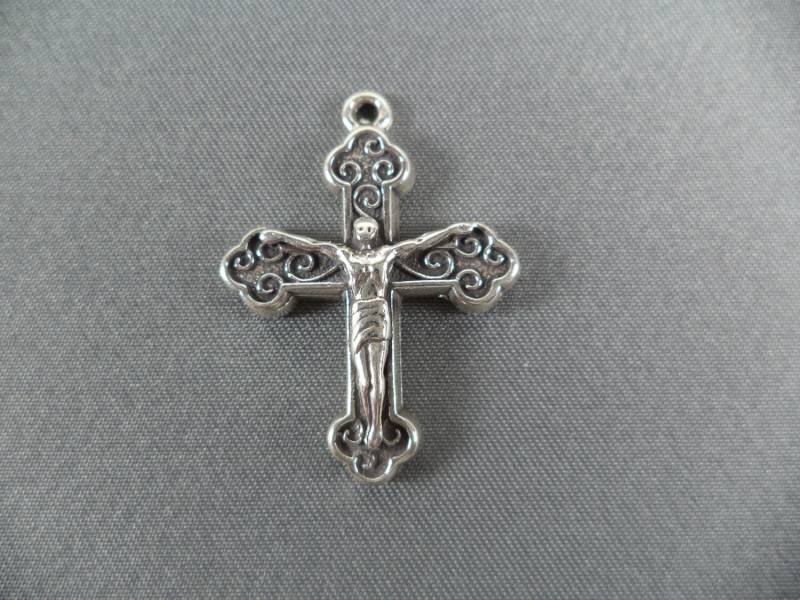 sterling Silber Kruzifix Kreuz Anhänger Für Armband Oder Halskette sterling Silber Kruzifix Kreuz Anhänger Für Armband Oder Halskette von CloudcroftTrading
