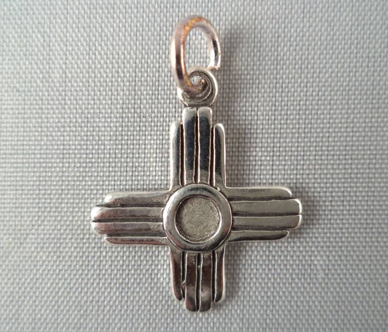 sterling Silber Zia Charm Für Bettelarmband sterling Silber Zia Charm Für Bettelarmband von CloudcroftTrading