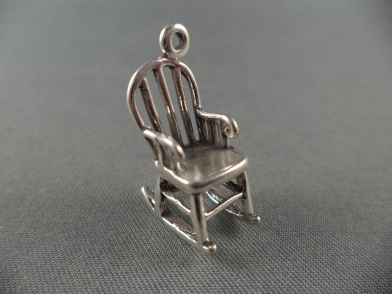 sterling Silver 3D Schaukelstuhl Anhänger Für Bettelarmband sterling Silver 3D Schaukelstuhl Anhänger Für Bettelarmband von CloudcroftTrading