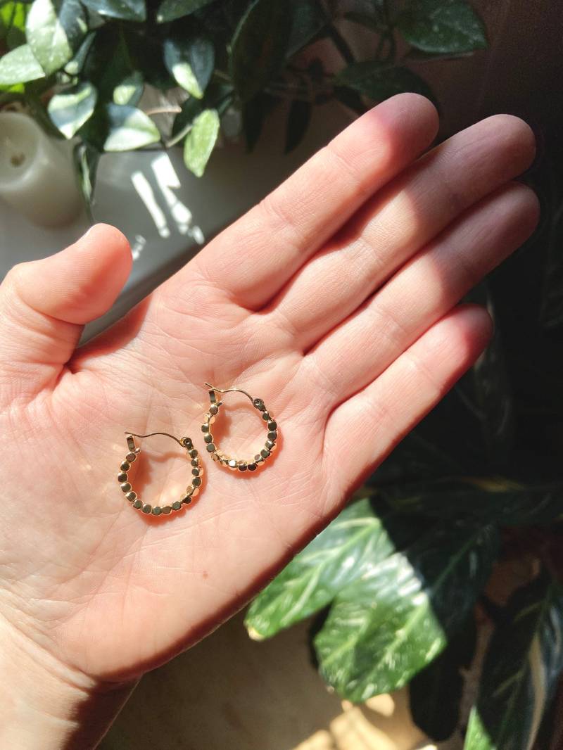 18K Echt Vergoldete Runde Ohrstecker, Mit Perlen, Nickelfrei, Kreolen 18K Echt Vergoldete Runde Ohrstecker, Mit Perlen, Nickelfrei, Kreolen von CloveJewelryDesigns