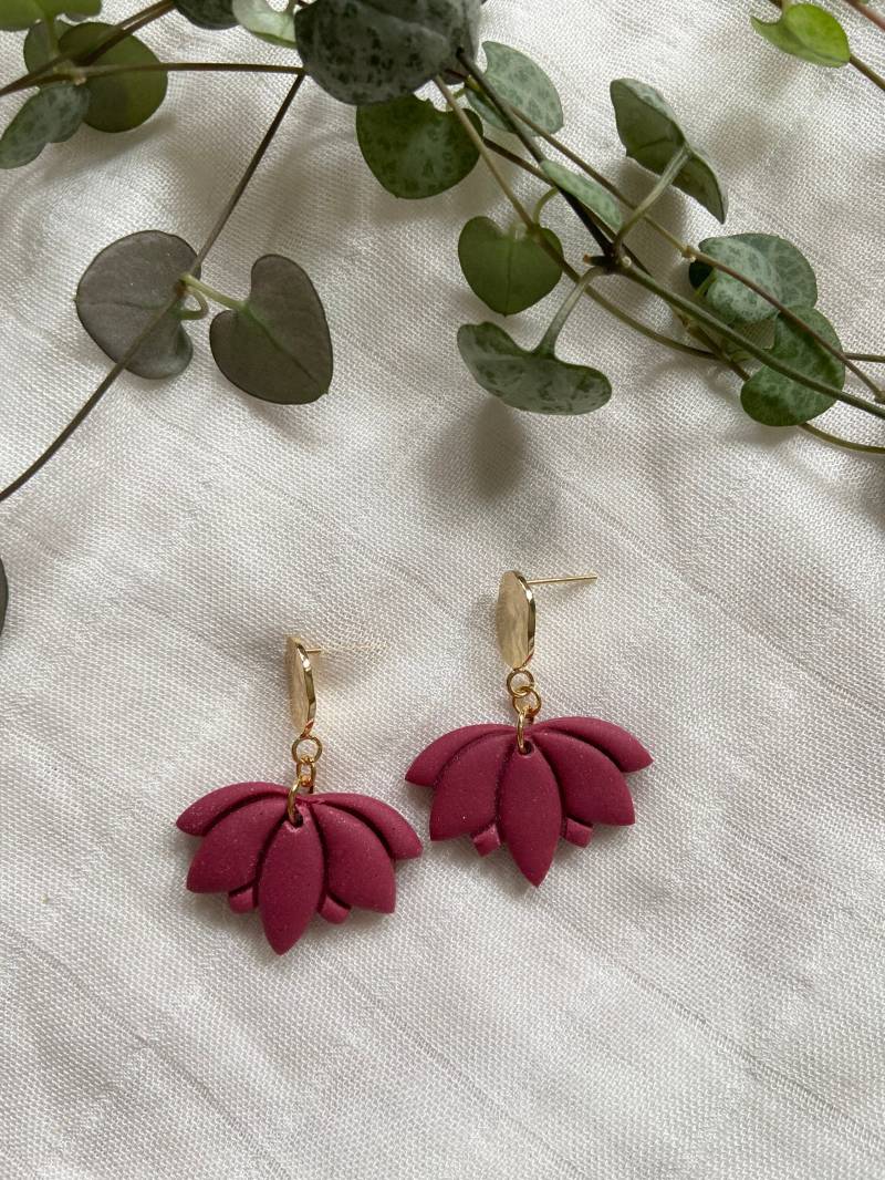 Polymer Clay Ohrringe, 18K Echt Vergoldet, Lotusblume, Handmade Polymer Clay Ohrringe, 18K Echt Vergoldet, Lotusblume, Handmade von CloveJewelryDesigns