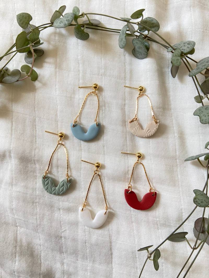 Polymer Clay Ohrringe, 18K Echt Vergoldete Kugelstecker, Mit Vergoldeter Kette, Nickelfrei, Simpel, Schick, Handmade Polymer Clay Ohrringe, 18K Echt Vergoldete Kugelstecker, Mit Vergoldeter Kette, Nickelfrei, Simpel, Schick, Handmade von CloveJewelryDesigns