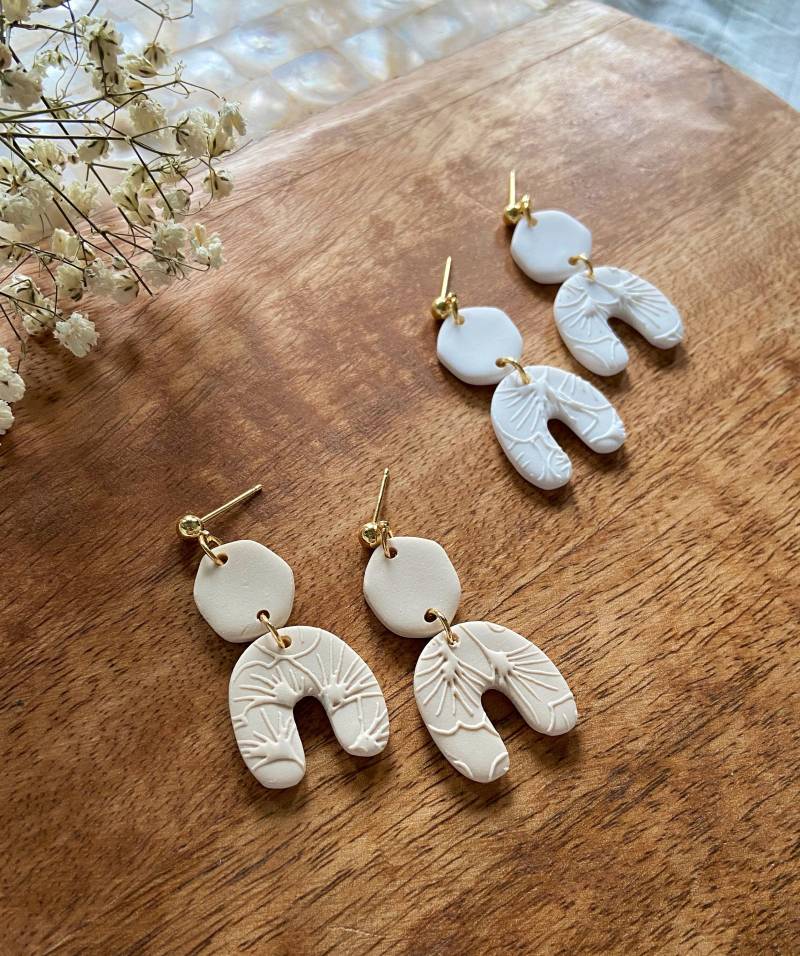 Polymer Clay Ohrringe, Handmade, Ginkgo Muster, Beige Oder Weiß, Kugelstecker, 18K Echt Vergoldet, Nickelfrei Polymer Clay Ohrringe, Handmade, Ginkgo Muster, Beige Oder Weiß, Kugelstecker, 18K Echt Vergoldet, Nickelfrei von CloveJewelryDesigns