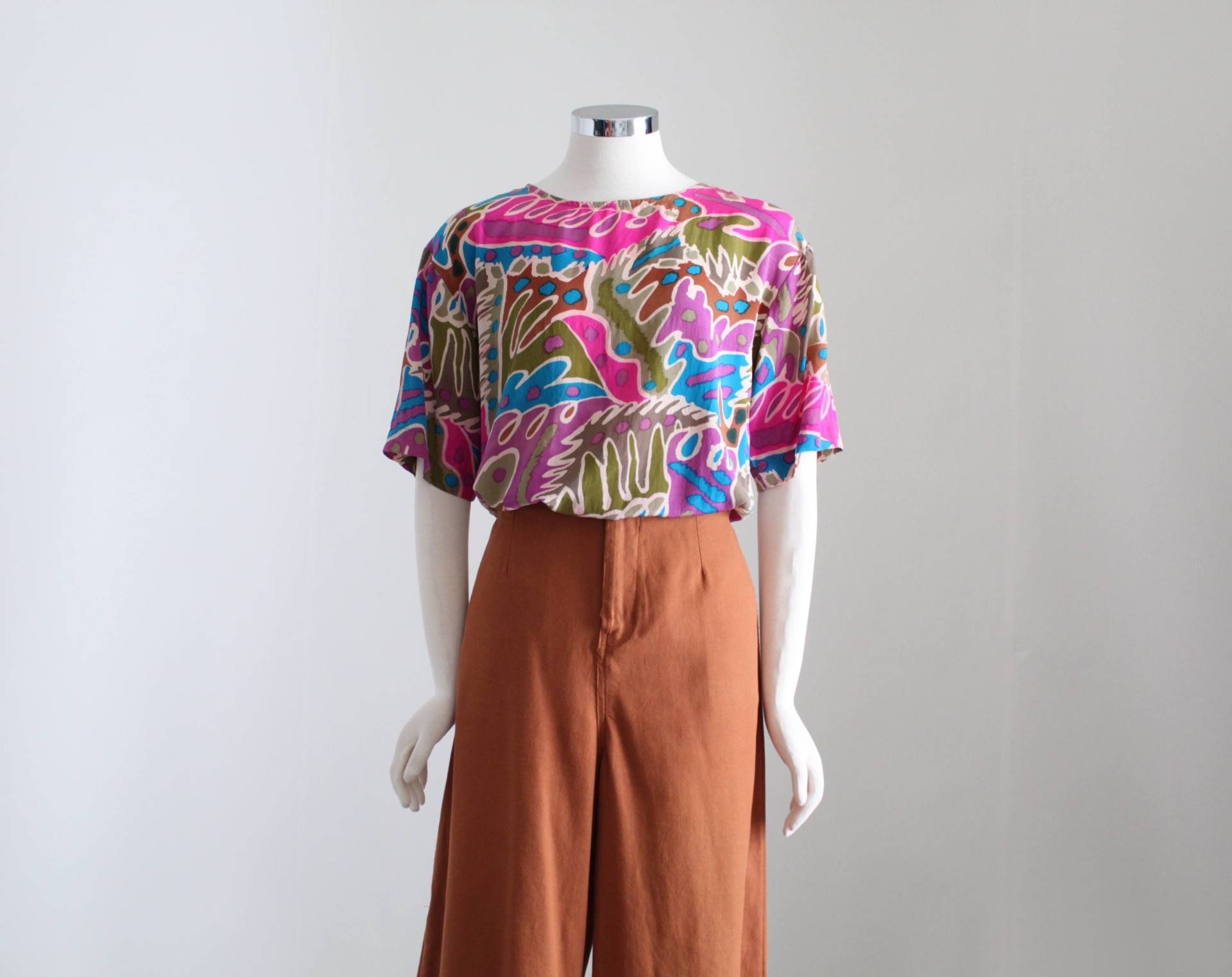 Seidenbluse, Damen Seidentop, 80Er Jahre Abstraktes Print Top, Buntes Seidenhemd, Blusen T Shirt, Seidendruck Fuchsia Boxy Medium von ClubSodaVintage