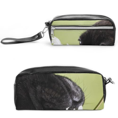 Cmagnifico Leder-Federmäppchen, Hundemuster, Mops, Blume, Schreibwaren-Tasche als Federmäppchen für Büro und Schule, Geschäftsreise oder kleine Werkzeugbox, Make-up-Tasche von Cmagnifico