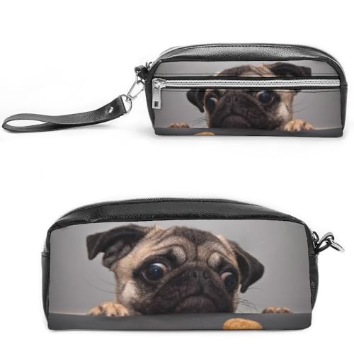 Cmagnifico Leder-Federmäppchen, niedlicher Mops-Hund, Schreibwaren-Tasche als Federmäppchen für Büro und Schule, Geschäftsreisetasche oder kleine Werkzeugbox, Make-up-Tasche von Cmagnifico