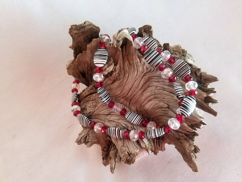 Rot, Schwarz Und Weiß Gestreiften Halskette Rot, Schwarz Und Weiß Gestreiften Halskette von CoCozCorner