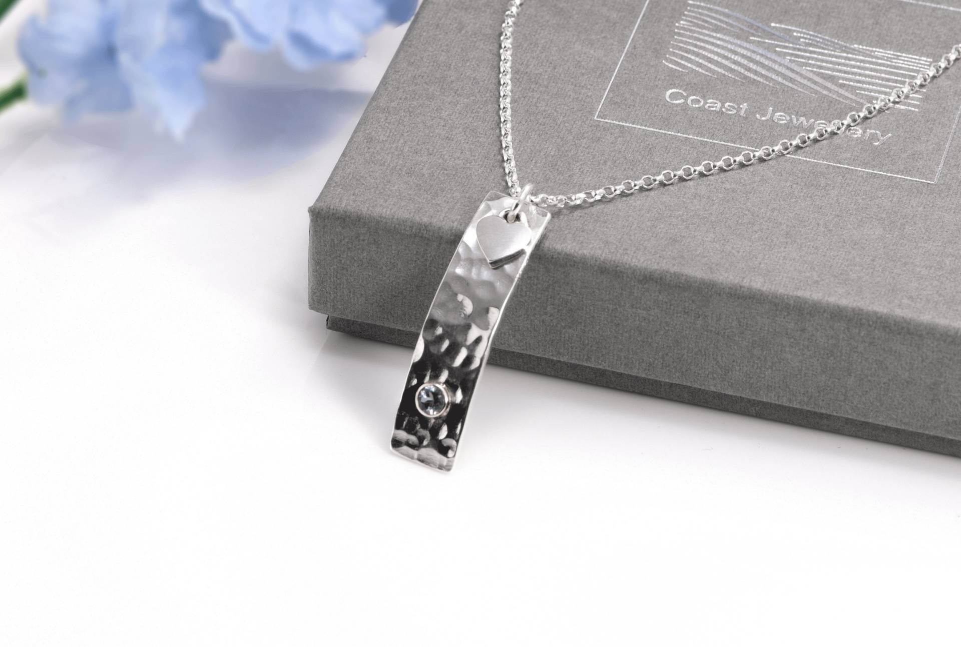 Aquamarin Halskette | Sterling Silber Mit Gehämmerten Finish & Herz Anhänger Charme Aquamarin Halskette | Sterling Silber Mit Gehämmerten Finish & Herz Anhänger Charme von CoastJewelleryDesign