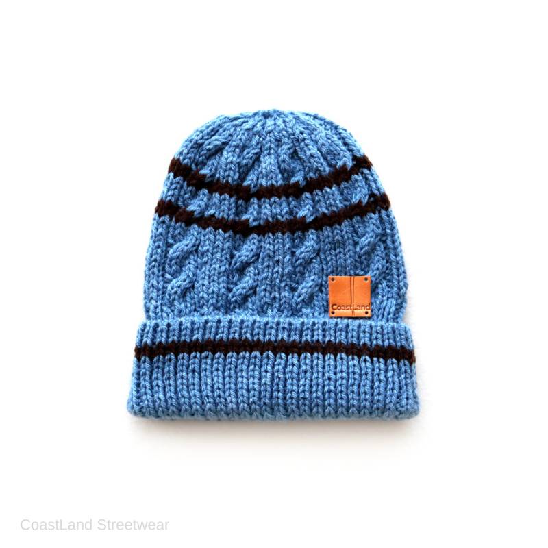 Handgefertigt | Mann Blaue Und Braune Slouch-Strickmütze Für Herren Von Coastland Streetwear von CoastLandStreetwear