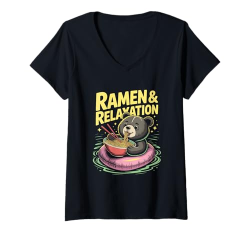 Damen Ramen und Entspannungsbär schwimmend mit Schale T-Shirt mit V-Ausschnitt Damen Ramen und Entspannungsbär schwimmend mit Schale T-Shirt mit V-Ausschnitt von Coastal Bear Club