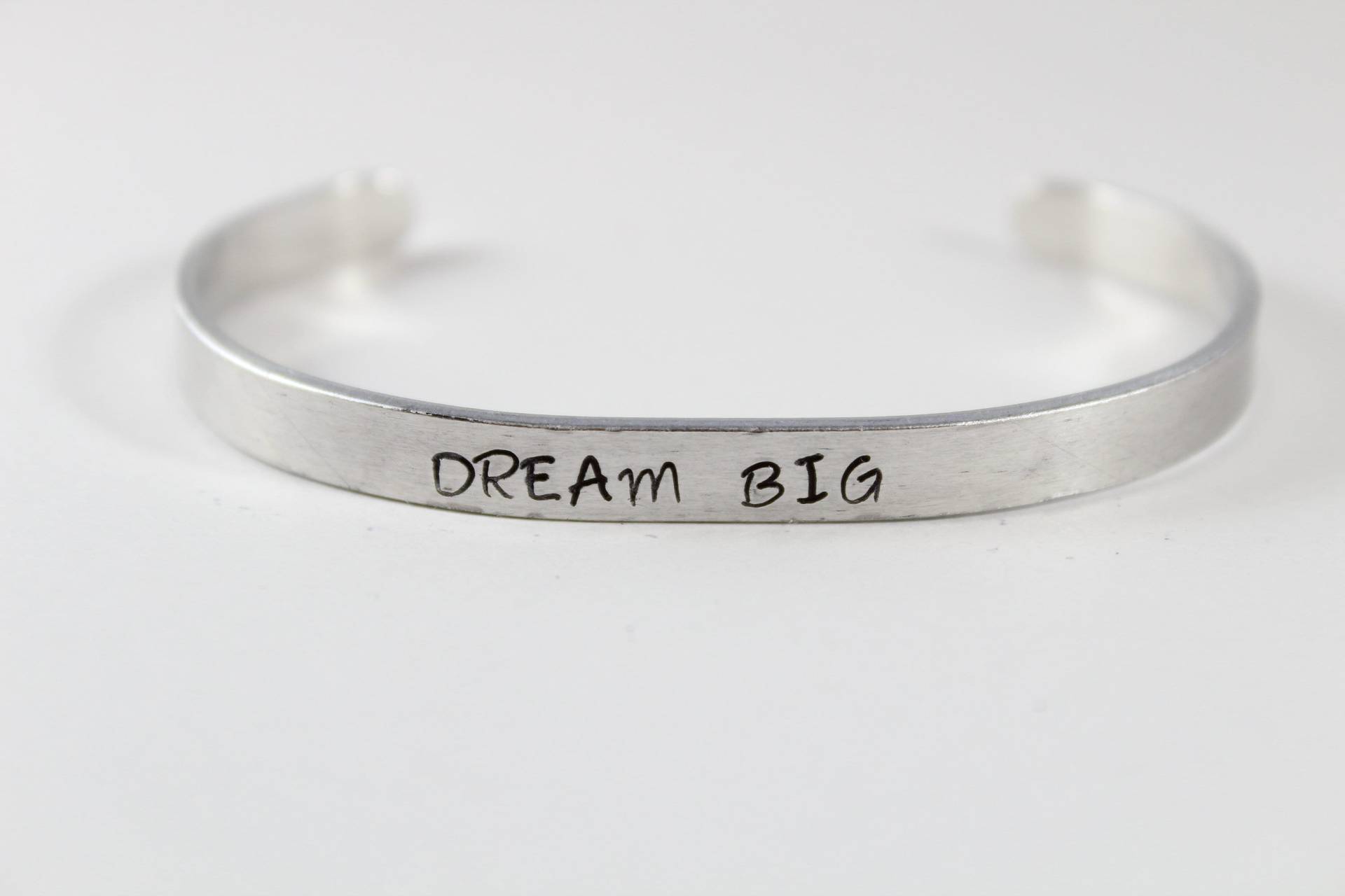 Große, Träume, Armband, Hand Gestempelt, Anpassbare, Mama, Geschenke, Geschenk Für Sie, Von Schmuck, Pfeile, Federn Große, Träume, Armband, Hand Gestempelt, Anpassbare, Mama, Geschenke, Geschenk Für Sie, Von Schmuck, Pfeile, Federn von CoastalChicVB
