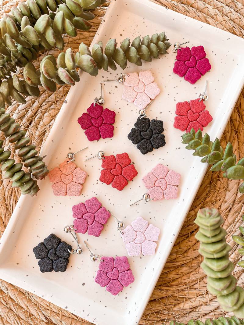 Blumen Herz Ohrringe - Polymer Clay Valentine Valentinstag Statement Blumen Herz Ohrringe - Polymer Clay Valentine Valentinstag Statement von CoastalClayCompany