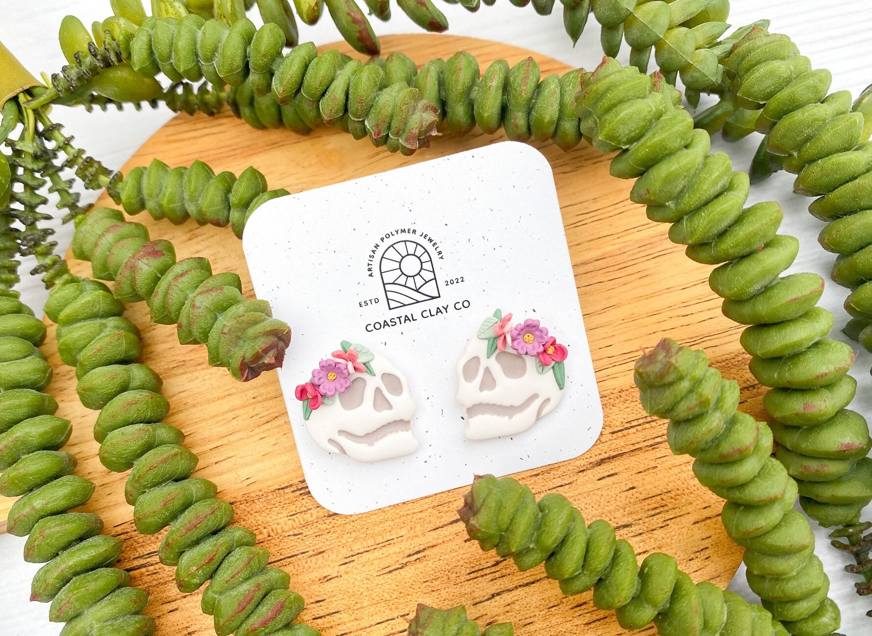 Floral Schädel Ohrstecker - Frühling Ohrringe Valentinstag Sofort Lieferbar Polymer Ton von CoastalClayCompany