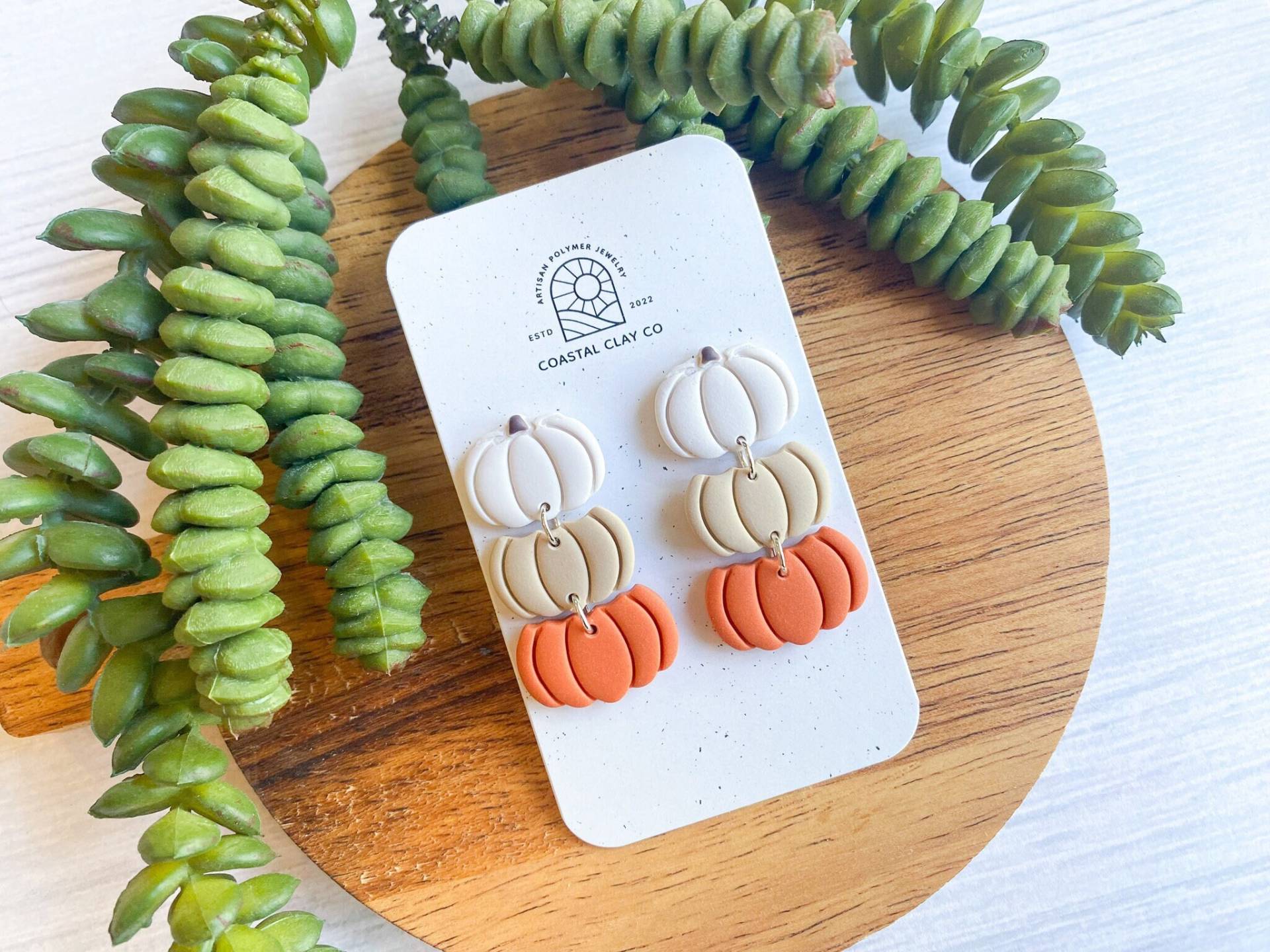 Handgemachte Kürbis Ohrringe Herbst Schmuck Aus Polymer Clay von CoastalClayCompany