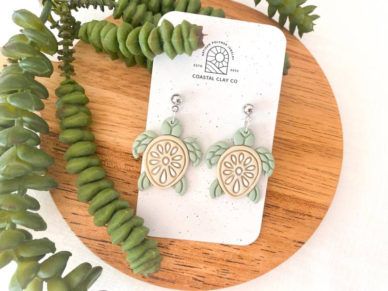Handgemachte Schildkröten Ohrringe Aus Polymer Clay Hypoallergener Edelstahl Handgemachte Schildkröten Ohrringe Aus Polymer Clay Hypoallergener Edelstahl von CoastalClayCompany