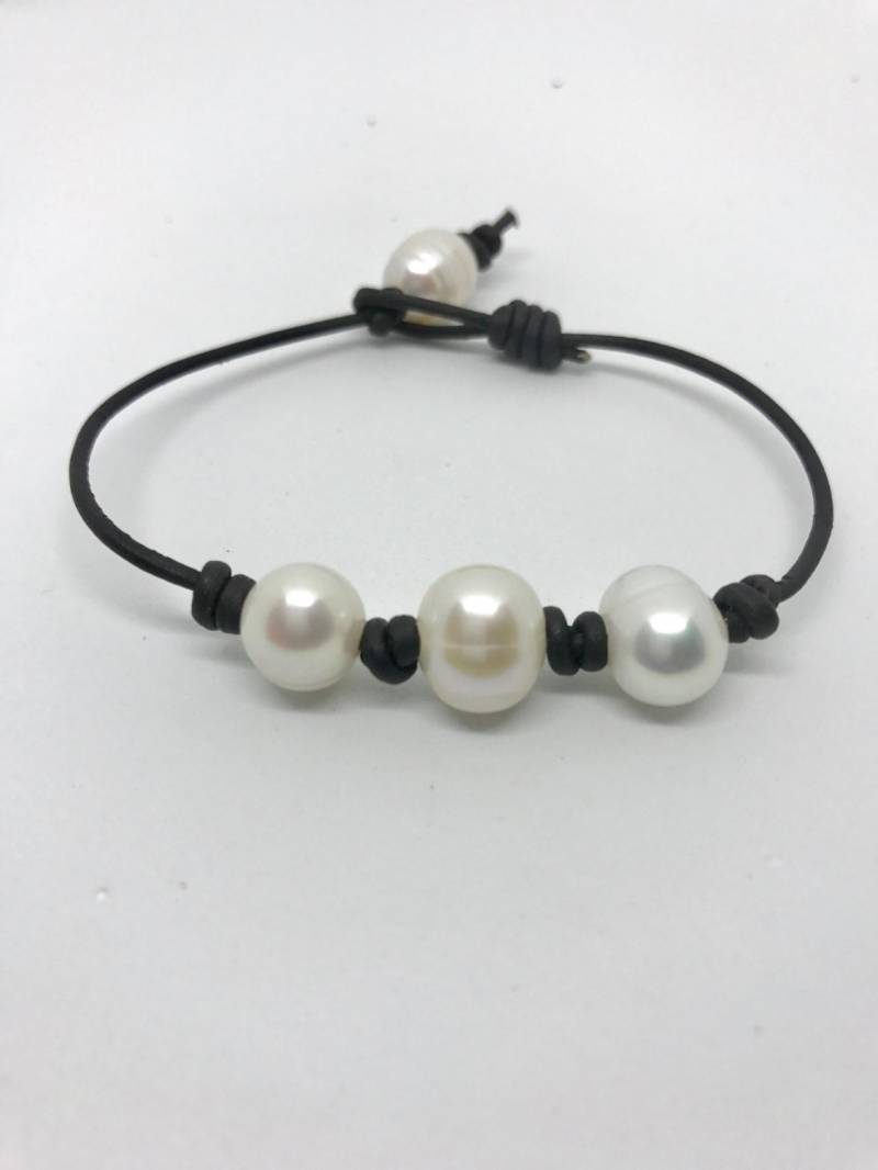 Drei Perlen Und Leder Armband #308 von CoastalCreations98