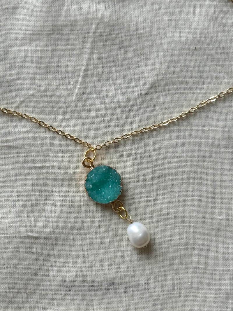 Zarte Kette Mit Perlen Anhänger Zarte Kette Mit Perlen Anhänger von Coastalbyjacky