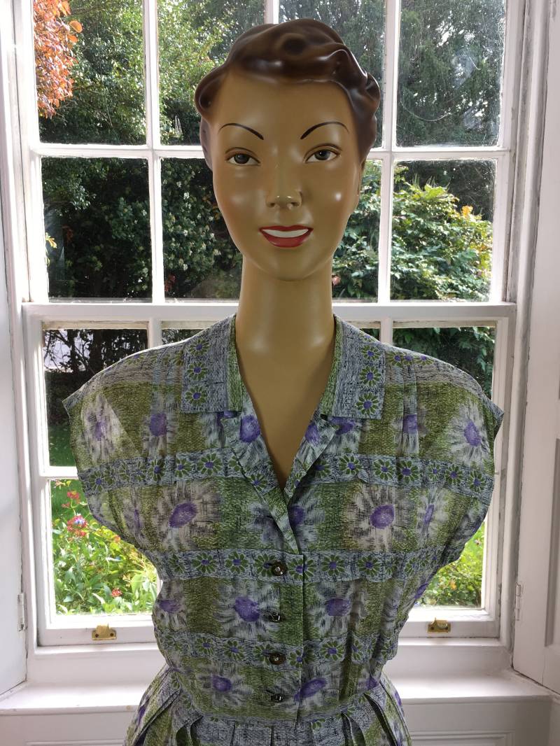 1950Er Jahre Frühling Blumen R & K Print Voile Kleid von CockADoodleVintage