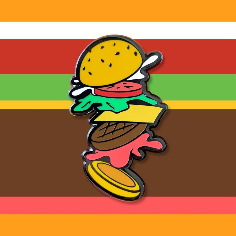Hamburger Emaille Pin Schwarz Vernickelter Cheeseburger Anstecker von CocktailCritters