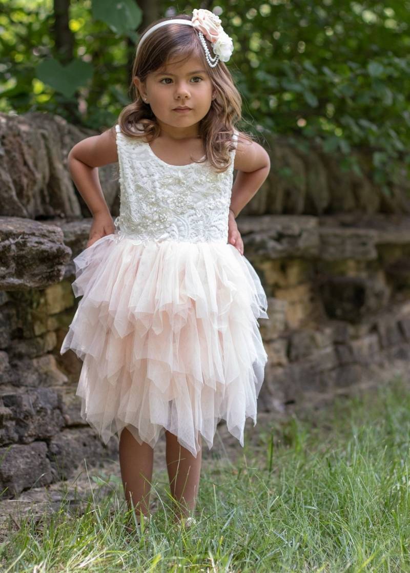 Mädchen Blumenmädchen Anlass Kleid Sehr Hübsch Vintage Rüschen Mit Applikation - Blush Brautjungfer Taufe Boho Rustikales Strand Brautkleid von CocoFlowerGirls