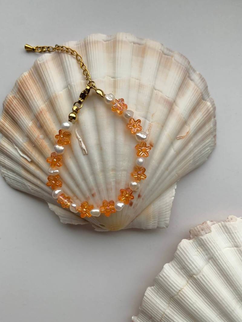 Glänzendes Orange Armband Mit Echten Süßwasserperlen von CocoaJewelleryShop