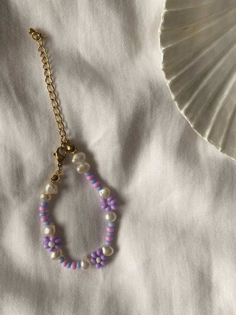 Lila Perlen Blumen Armband Mit Echten Süßwasser von CocoaJewelleryShop