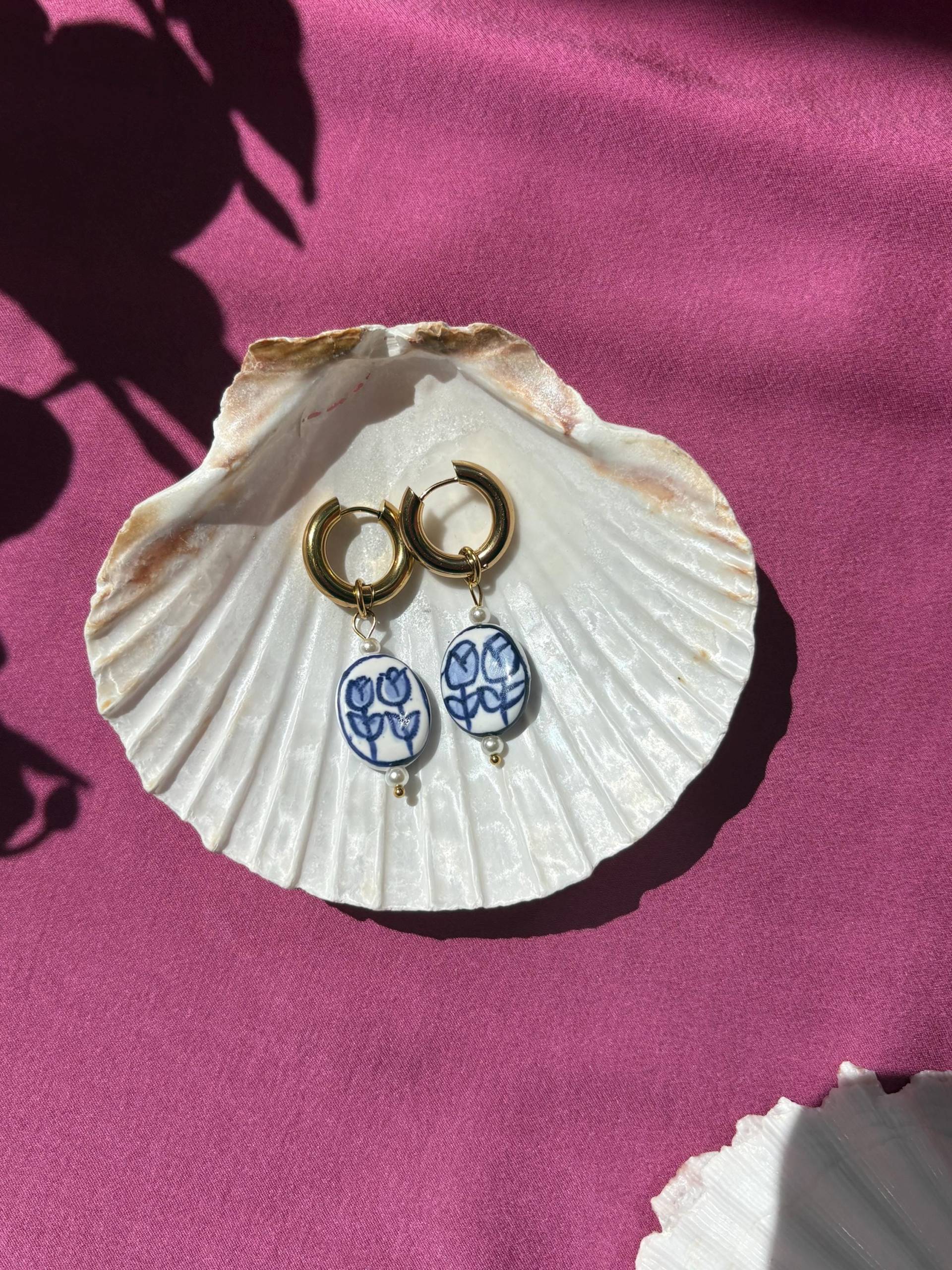 Ohrringe Mit Weiß-Blauen Anhängern Aus Keramik Ohrringe Mit Weiß-Blauen Anhängern Aus Keramik von CocoaJewelleryShop