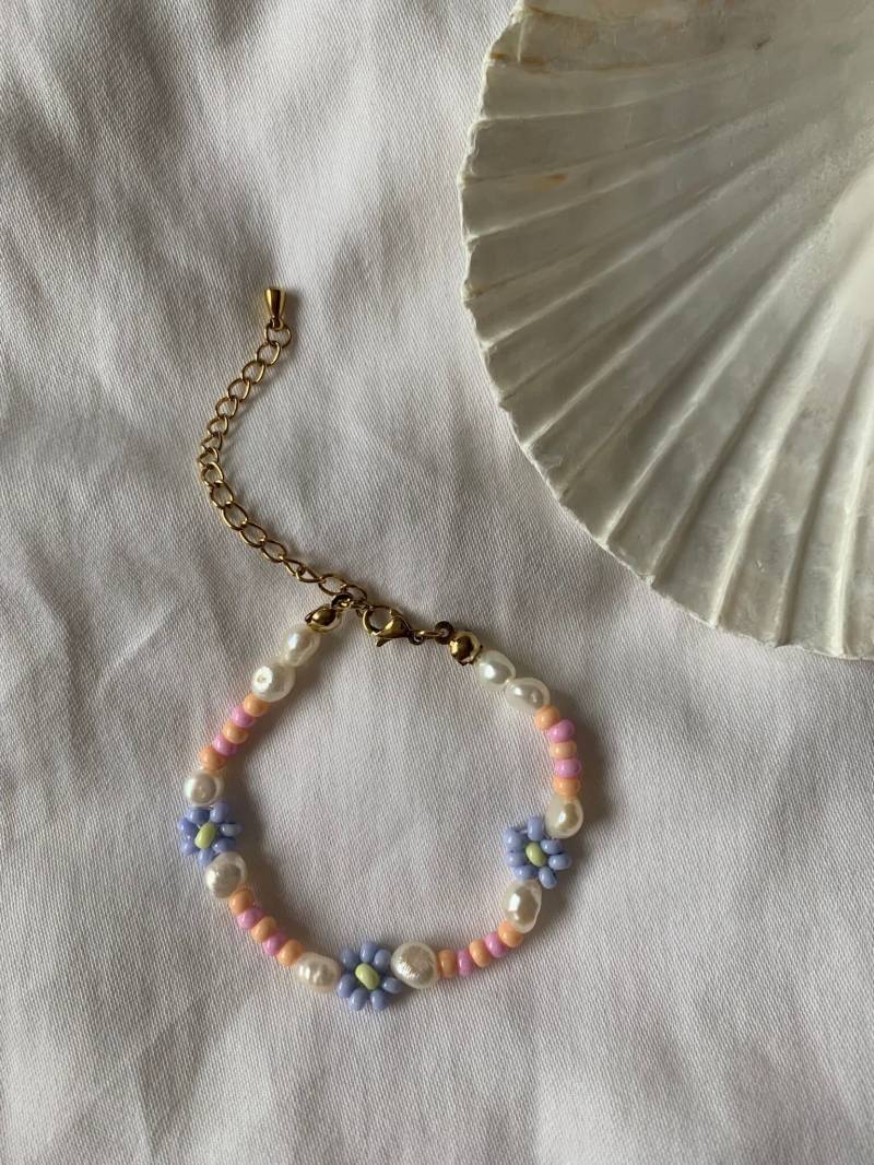 Orange Blumen Perlen Armband Mit Echten Süßwasserperlen von CocoaJewelleryShop