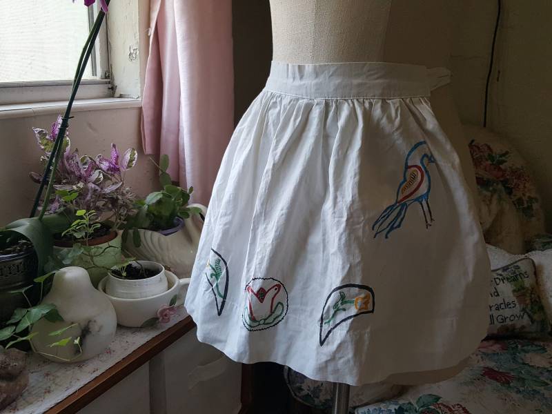 Weiße Kind Schürze Taille Länge Baumwolle Mit Blumen, Blätter Und Vogel Fs von CocoaTeaByTheSea