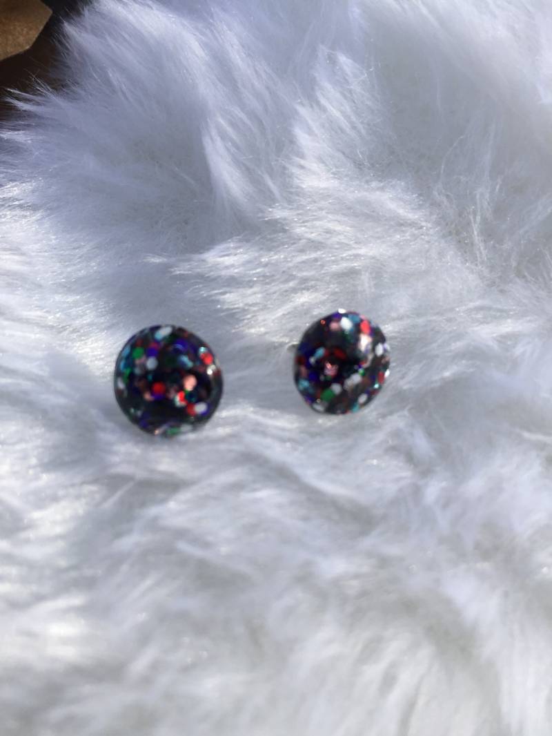 Kleine Ohrstecker Harz Kleine Ohrstecker Harz von CocoandGigicreations