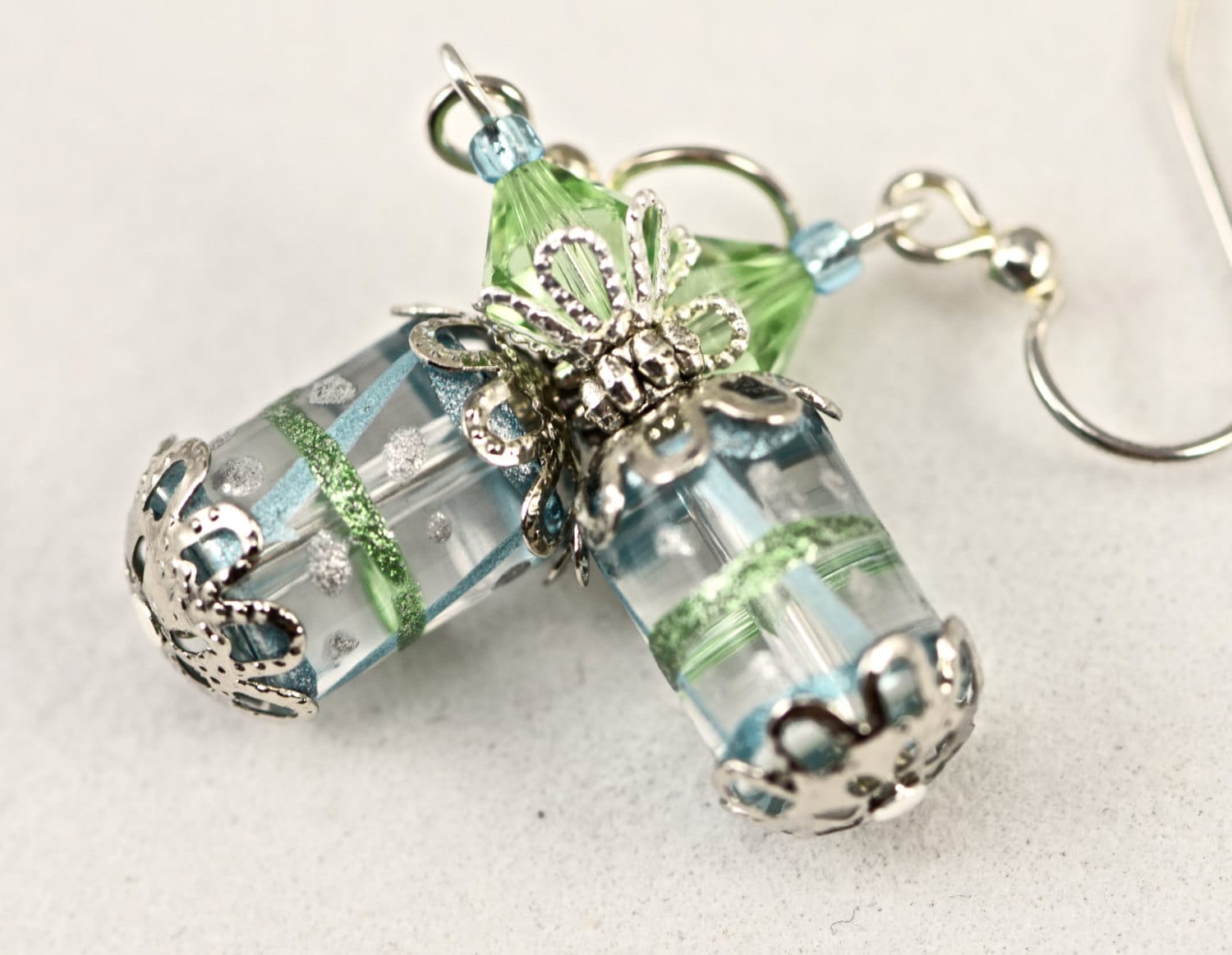 Blau Grün Gestreifte Glasperlen Kristalle Silber Ohrringe Blau Grün Gestreifte Glasperlen Kristalle Silber Ohrringe von CoconutGroveGalleria