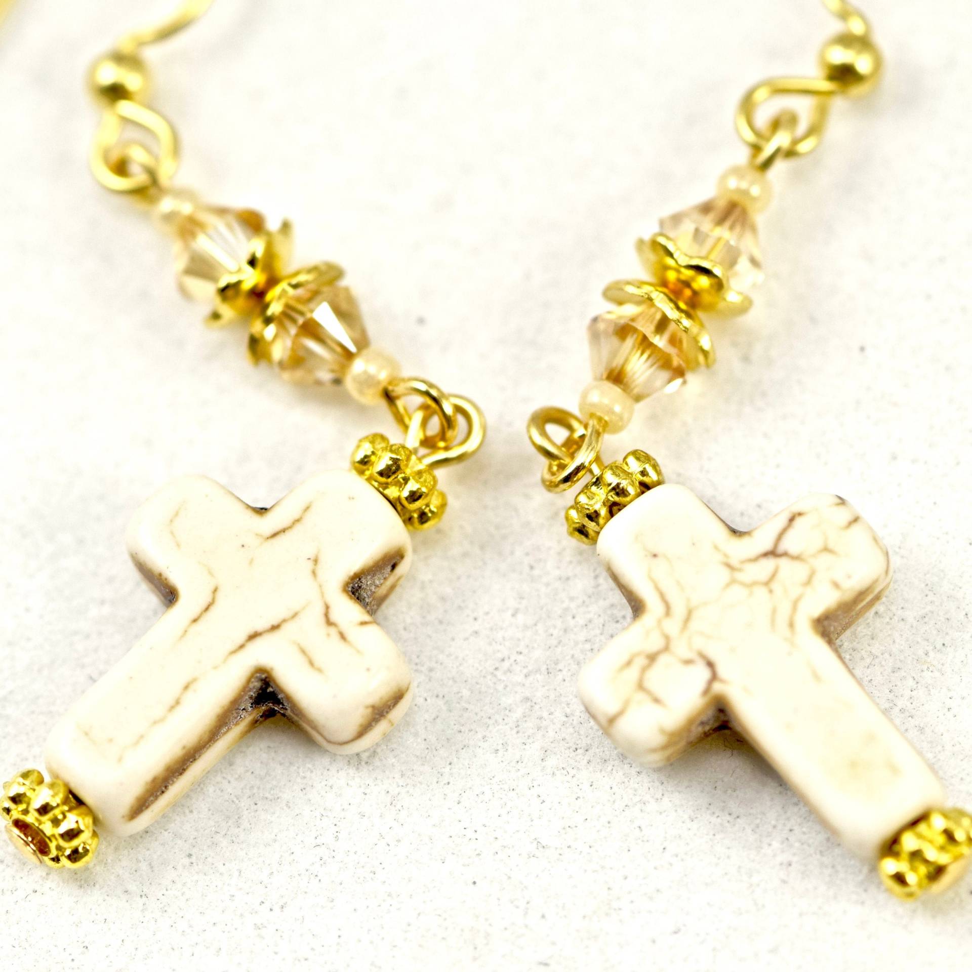 Elfenbein Creme Stein Kreuz Kristall Gold Ohrringe Elfenbein Creme Stein Kreuz Kristall Gold Ohrringe von CoconutGroveGalleria