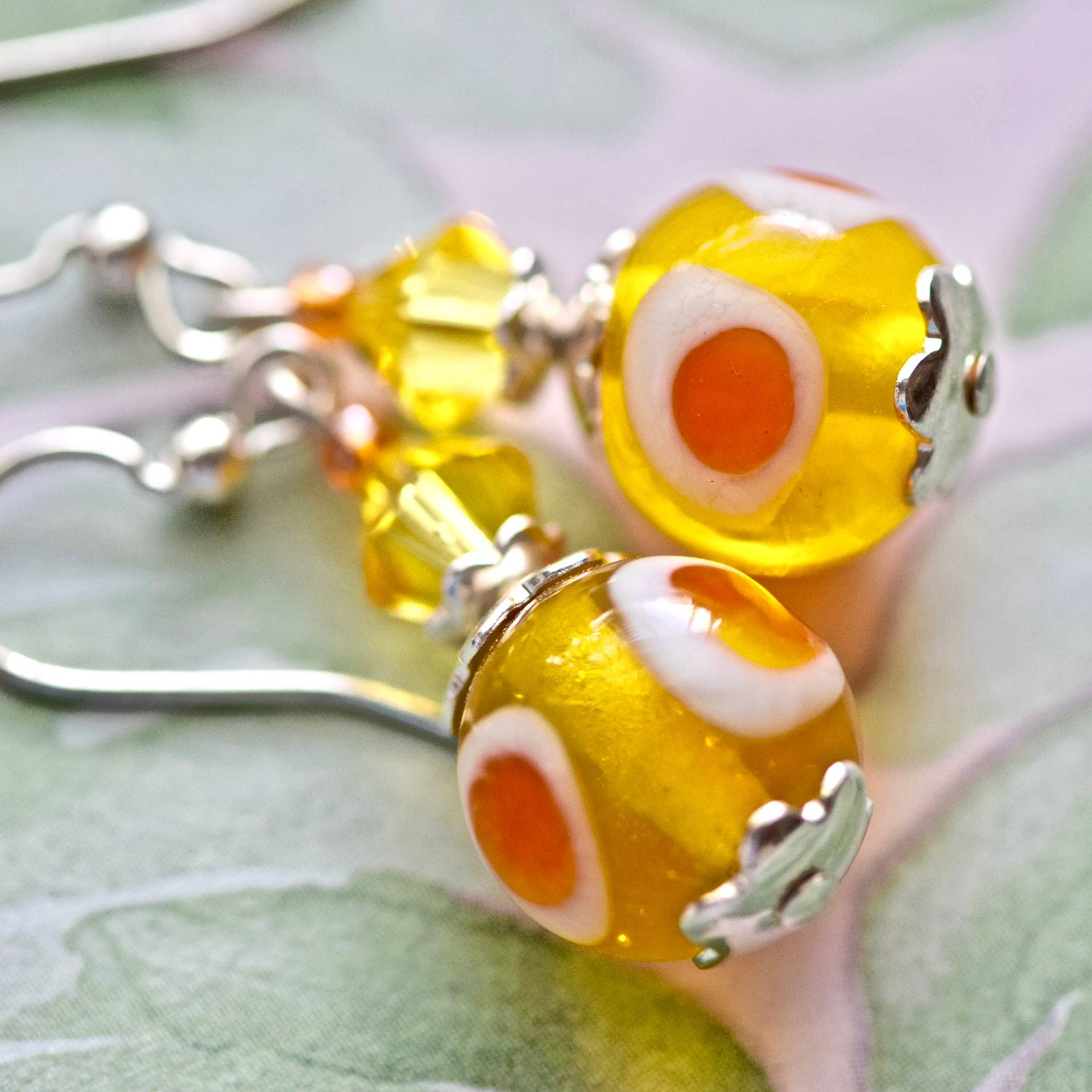 Gelb Orange Weiße Punkte Lampwork Glas Kristall Silber Ohrringe Gelb Orange Weiße Punkte Lampwork Glas Kristall Silber Ohrringe von CoconutGroveGalleria