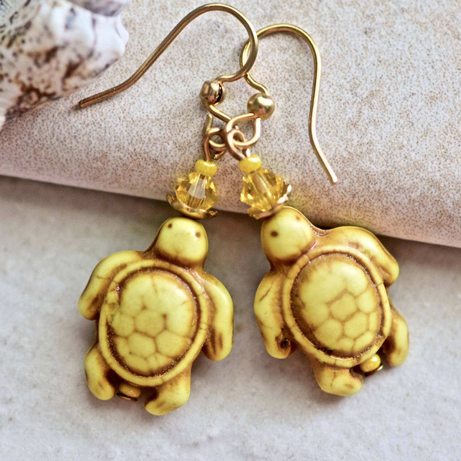 Gelbe Meeresschildkröte Stein Kristall Gold Ohrringe Gelbe Meeresschildkröte Stein Kristall Gold Ohrringe von CoconutGroveGalleria