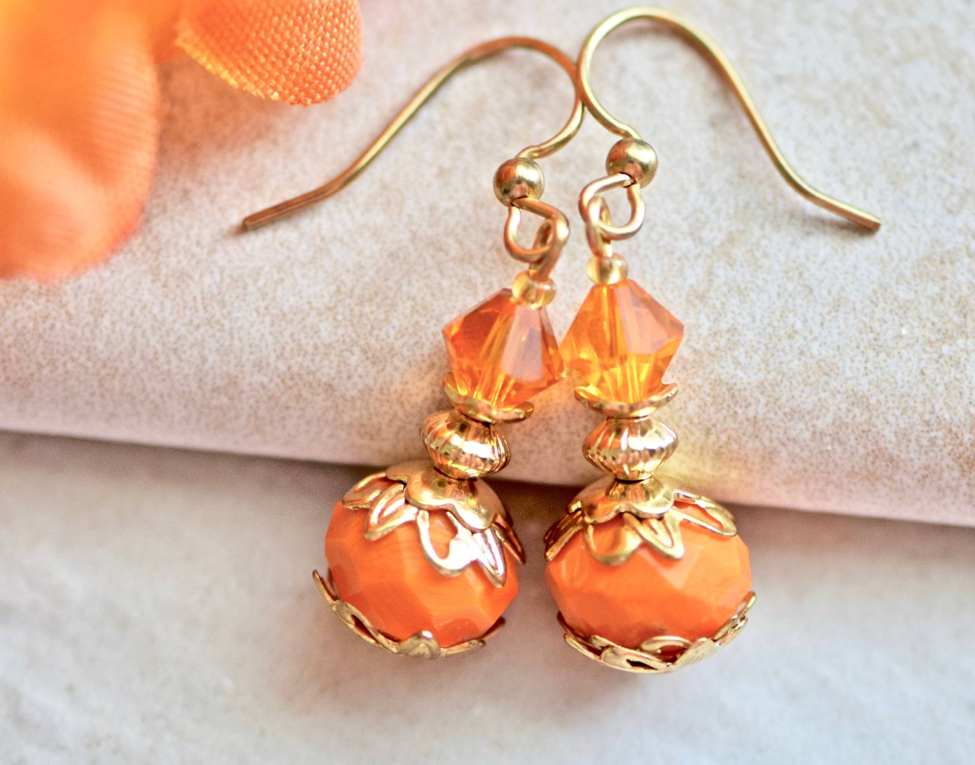 Orange Facettierte Glasperlen Kristall Gold Ohrringe Orange Facettierte Glasperlen Kristall Gold Ohrringe von CoconutGroveGalleria