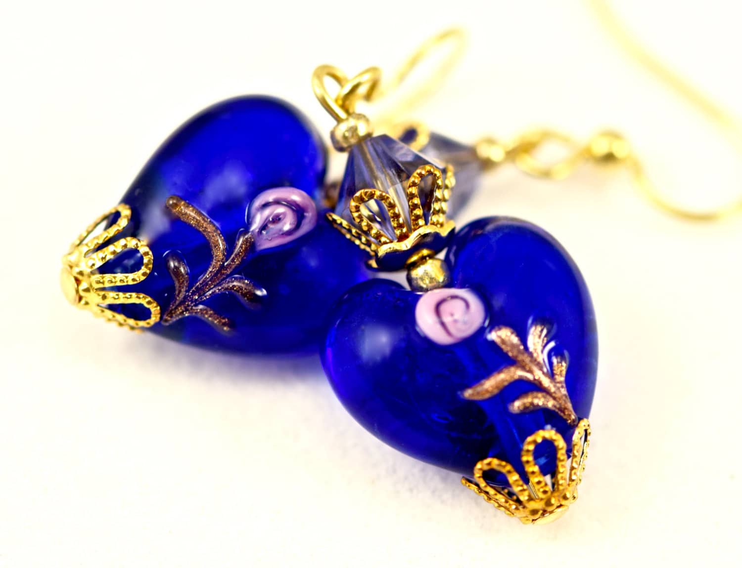 Royal Blau Rosa Blume Lampwork Glas Herz Kristall Gold Ohrringe Royal Blau Rosa Blume Lampwork Glas Herz Kristall Gold Ohrringe von CoconutGroveGalleria