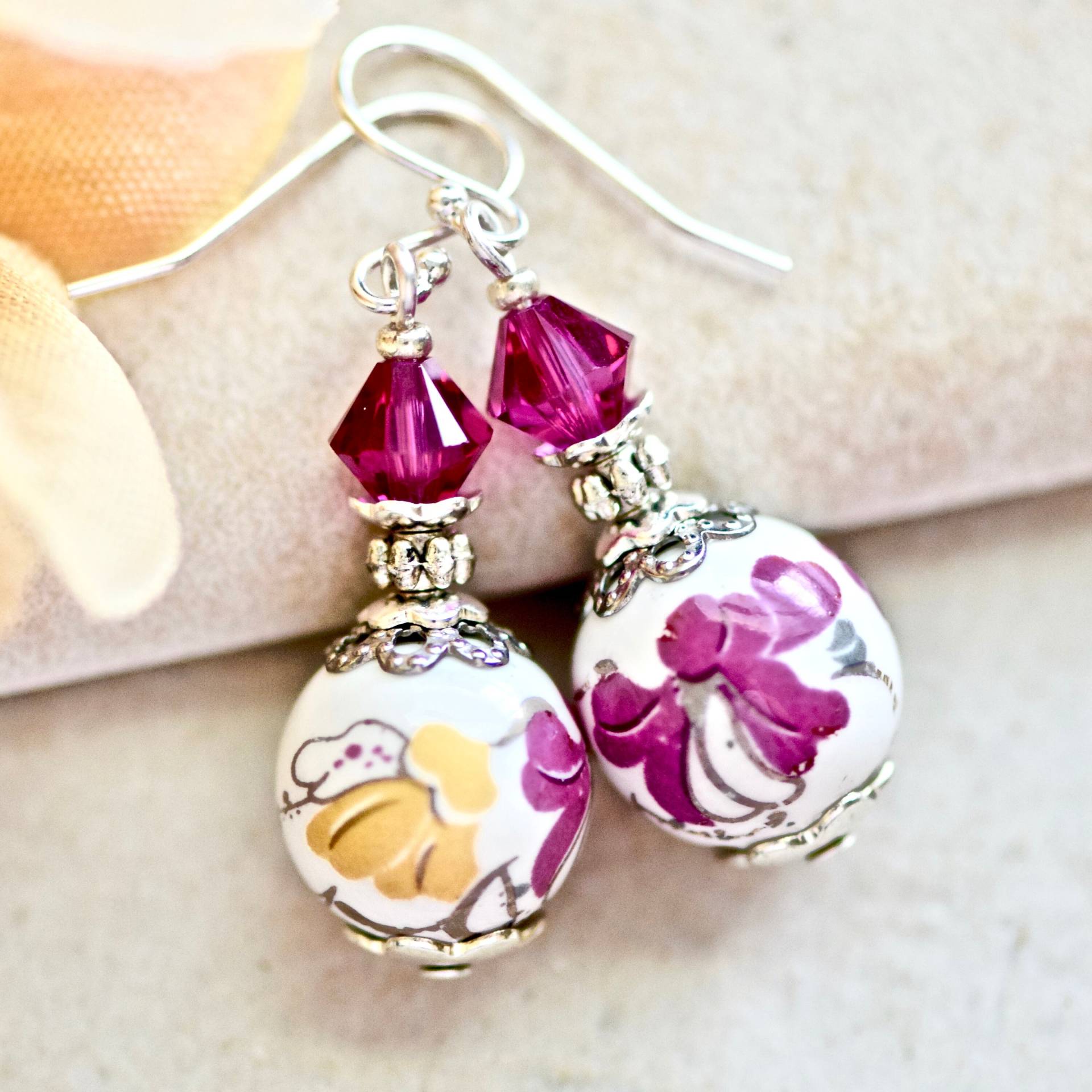 Weiße Fuchsia Lila Band Gelb Kristall Silber Ohrringe Weiße Fuchsia Lila Band Gelb Kristall Silber Ohrringe von CoconutGroveGalleria