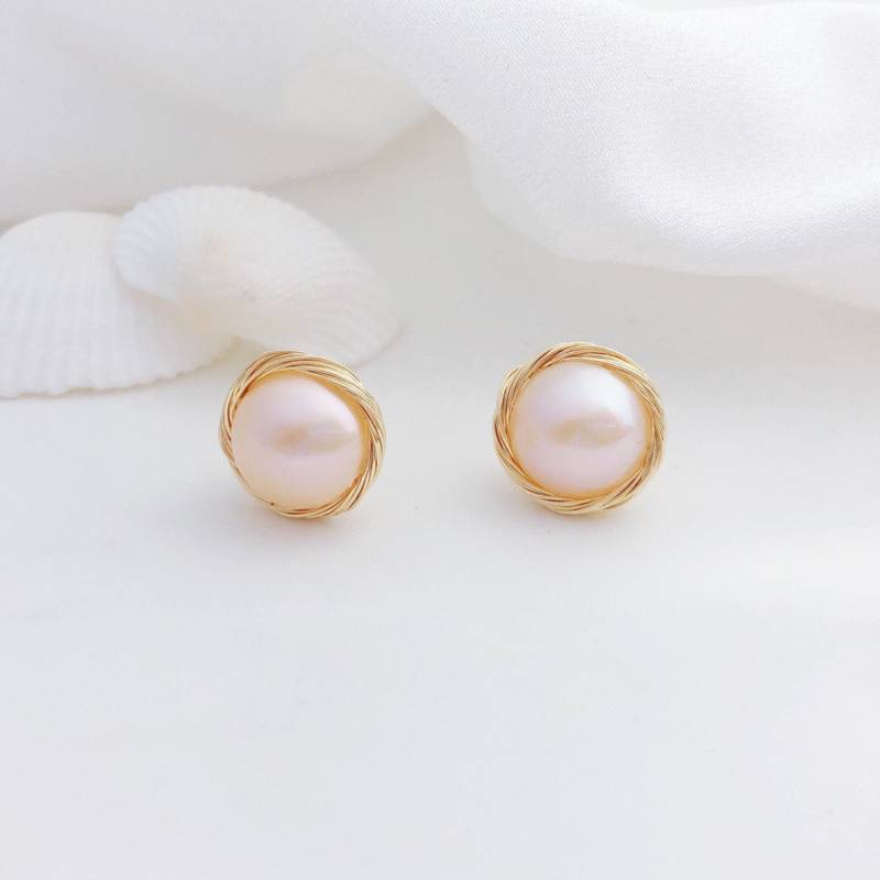 Rosa Perlenohrring Vergoldet, Ohrstecker 925 Silber Stecker, Süßwasserperlen Gold Ohrringe , Rund Echte Perle Ohrringe, Messing 14K Vergoldet von CocopopStudio