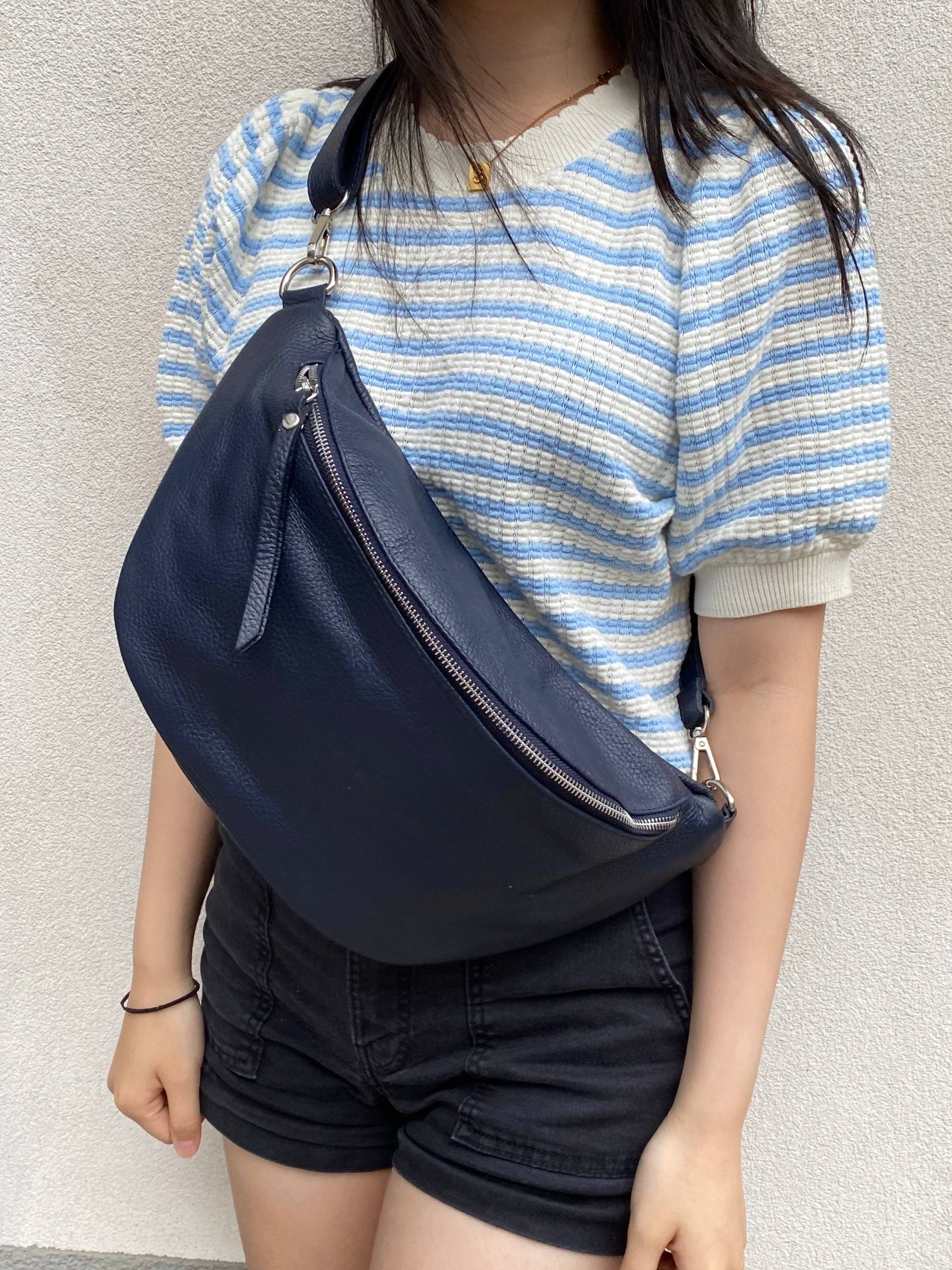 Große Umhängetasche Leder Blau Mit Schulterrieme, Schultertasche Großbodybag, Umhängetasche Made in Italy Breitem Trageriemen Passt von CocopopTasche