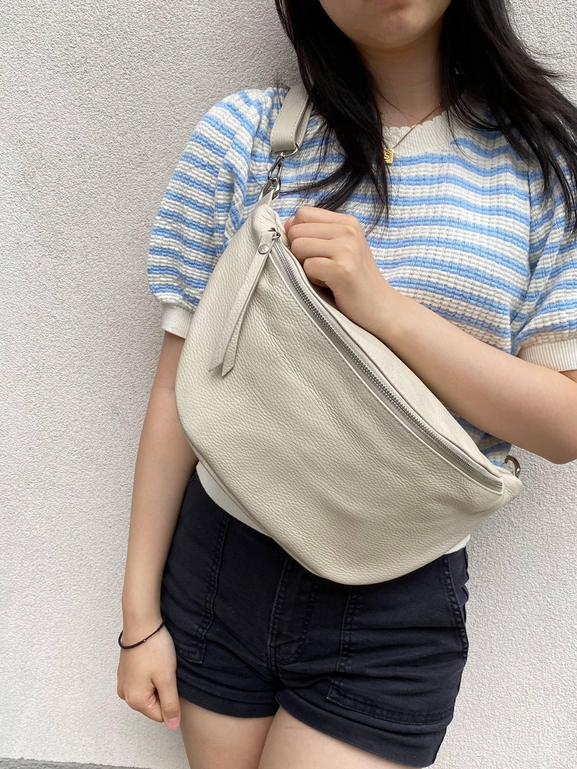 Sähneweise Große Bauchtasche Leder Mit Silberverschluss, Schultertasche Top Großbodybag, Umhängetasche Made in Italy Breitem Trageriemen Passt von CocopopTasche