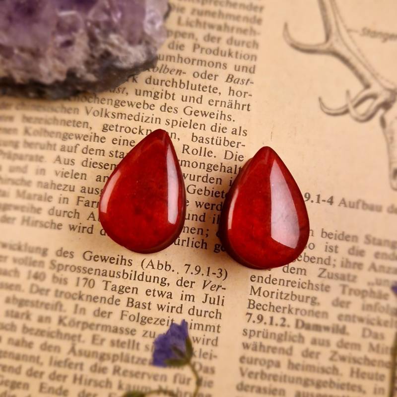 Ein Paar Ohrknöpfe | Red Velvet Tropfen Plugs Tunnel von CocosHexenstuebchen