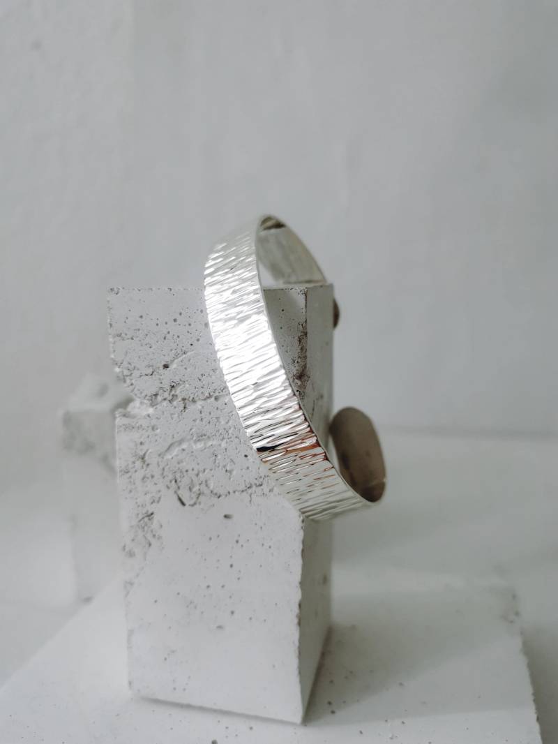 Breiter Verstellbarer Armreif Aus Massivem 925 Silber, Strukturiert Minimalistisch Und Schlicht Breiter Verstellbarer Armreif Aus Massivem 925 Silber, Strukturiert Minimalistisch Und Schlicht von CocosyBerlin