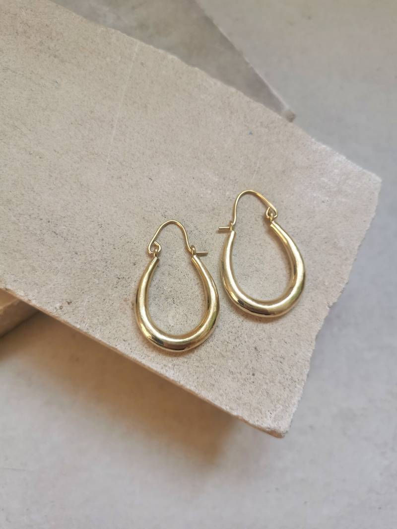 Kleine Ovale Creolen Aus Goldenem Messing, Breite Tropfen Ohrringe von CocosyBerlin