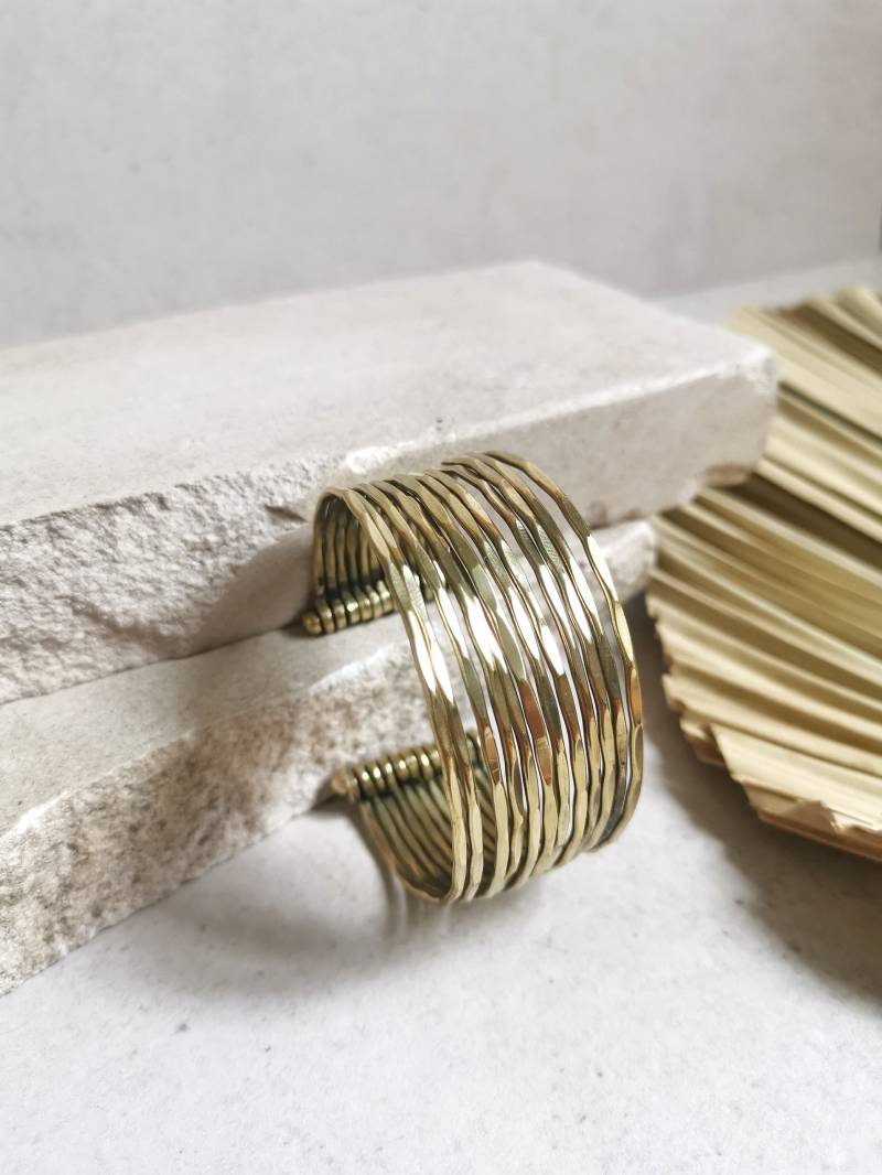 Manschettenarmband Aus Messing Verstellbar, Strukturiert, Gehämmert, Statement Armreif Manschettenarmband Aus Messing Verstellbar, Strukturiert, Gehämmert, Statement Armreif von CocosyBerlin