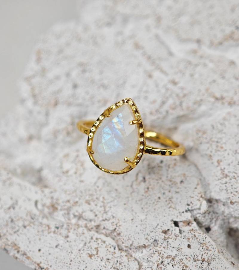 Tropfen Mondstein Ring Aus 925 Silber 18K Vergoldet, Facettierten Edelstein Fingerring Tropfen Mondstein Ring Aus 925 Silber 18K Vergoldet, Facettierten Edelstein Fingerring von CocosyBerlin