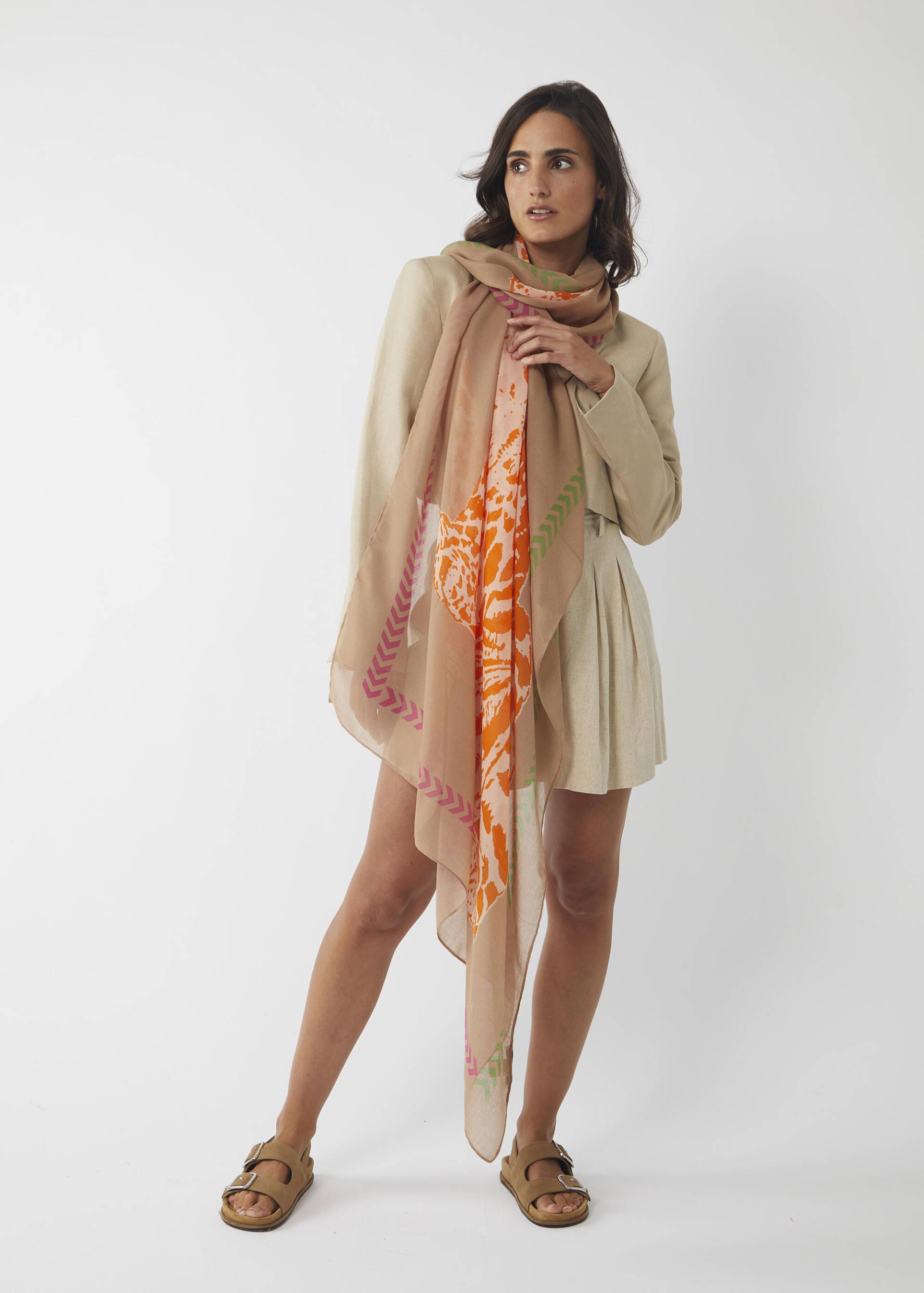 Schal aus recyceltem Polyester mit XL-Leo beige - Gr. - one size von Codello Lifestyle Accessories GmbH