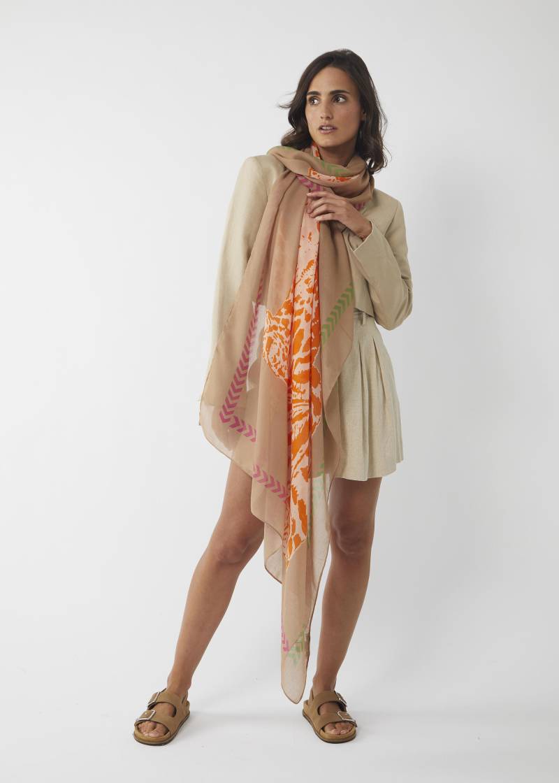 Schal aus recyceltem Polyester mit XL-Leo beige - Gr. - one size von Codello Lifestyle Accessories GmbH