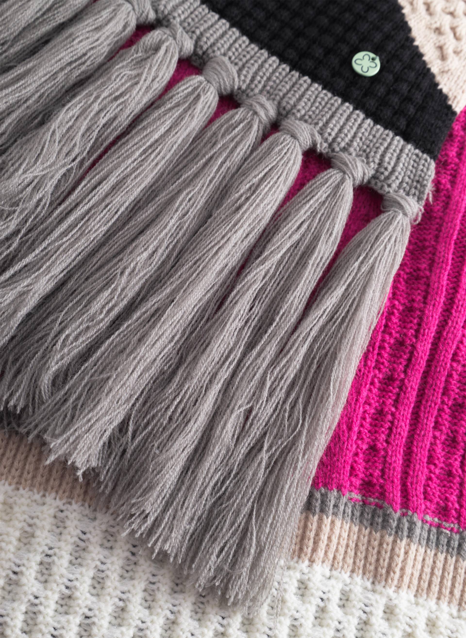 XXL-gestrickter Schal aus weicher Wollmischung mit auffälligen Fransen und graphischem Muster pink - Gr. - one size von Codello Lifestyle Accessories GmbH