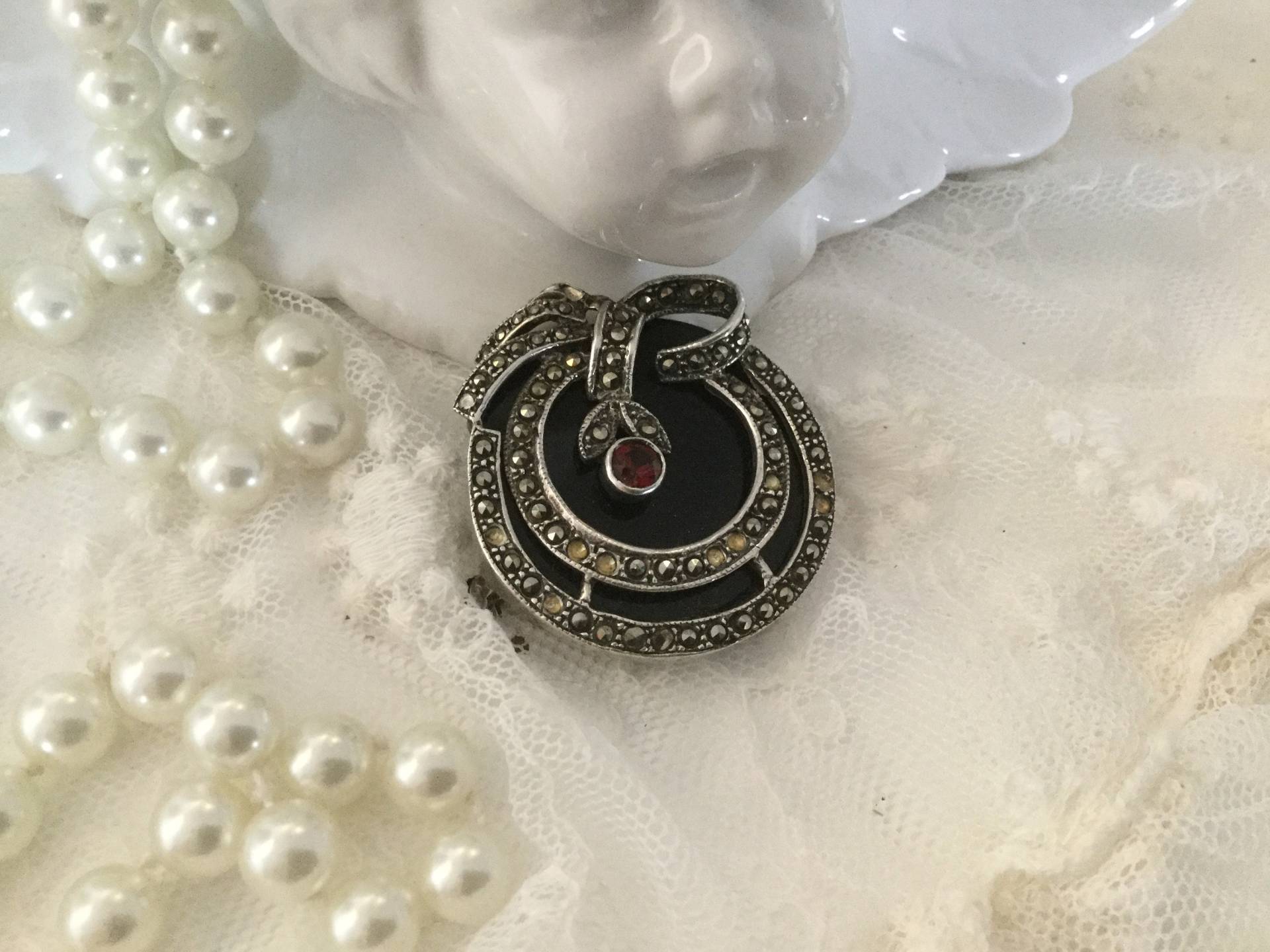 Antike Art Déco Brosche Silber 925 Brooch Markasit Rubin Brocante Weihnachten Hochzeit Valentinstag Antike Art Déco Brosche Silber 925 Brooch Markasit Rubin Brocante Weihnachten Hochzeit Valentinstag von CoeursDeCaschel